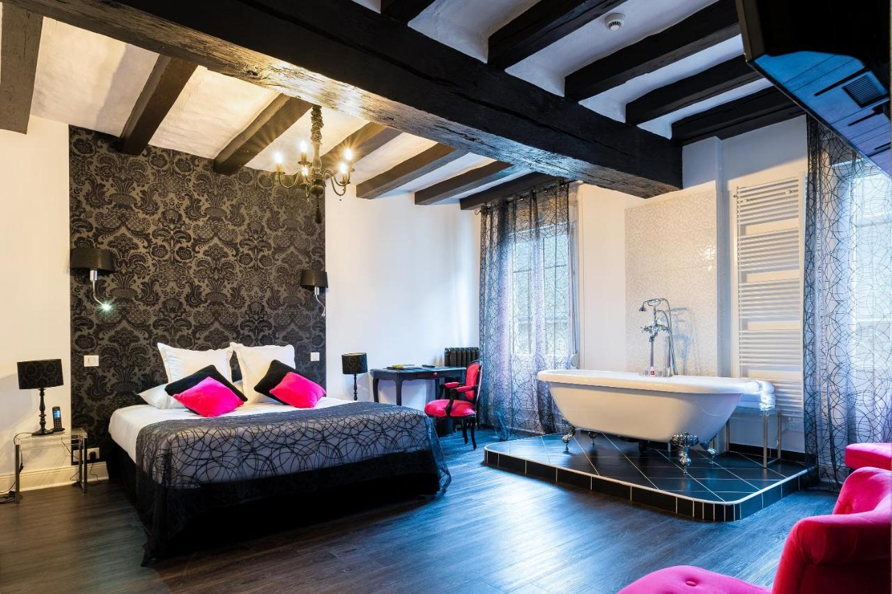 Logis Hotel Restaurant Le Cheval Blanc Blere Номер фото