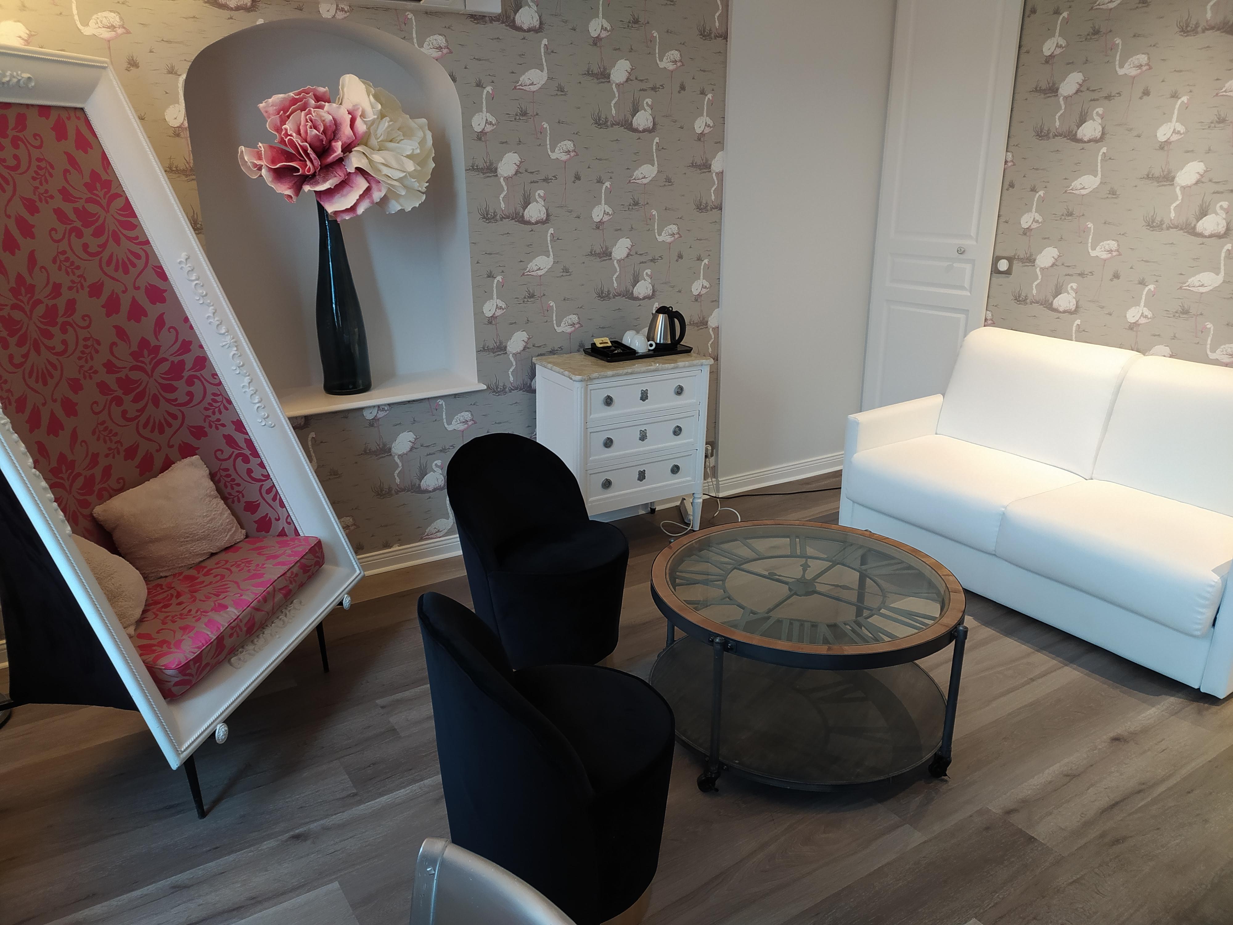 Logis Hotel Restaurant Le Cheval Blanc Blere Экстерьер фото